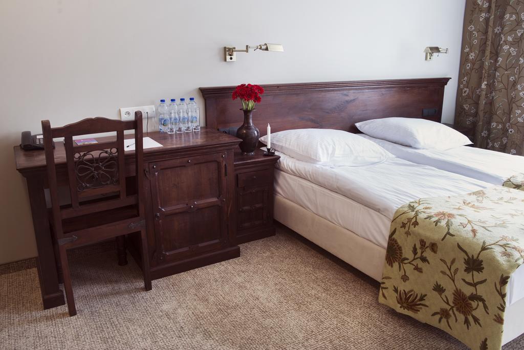 Orient Palace Bielany Wroclawskie Room photo